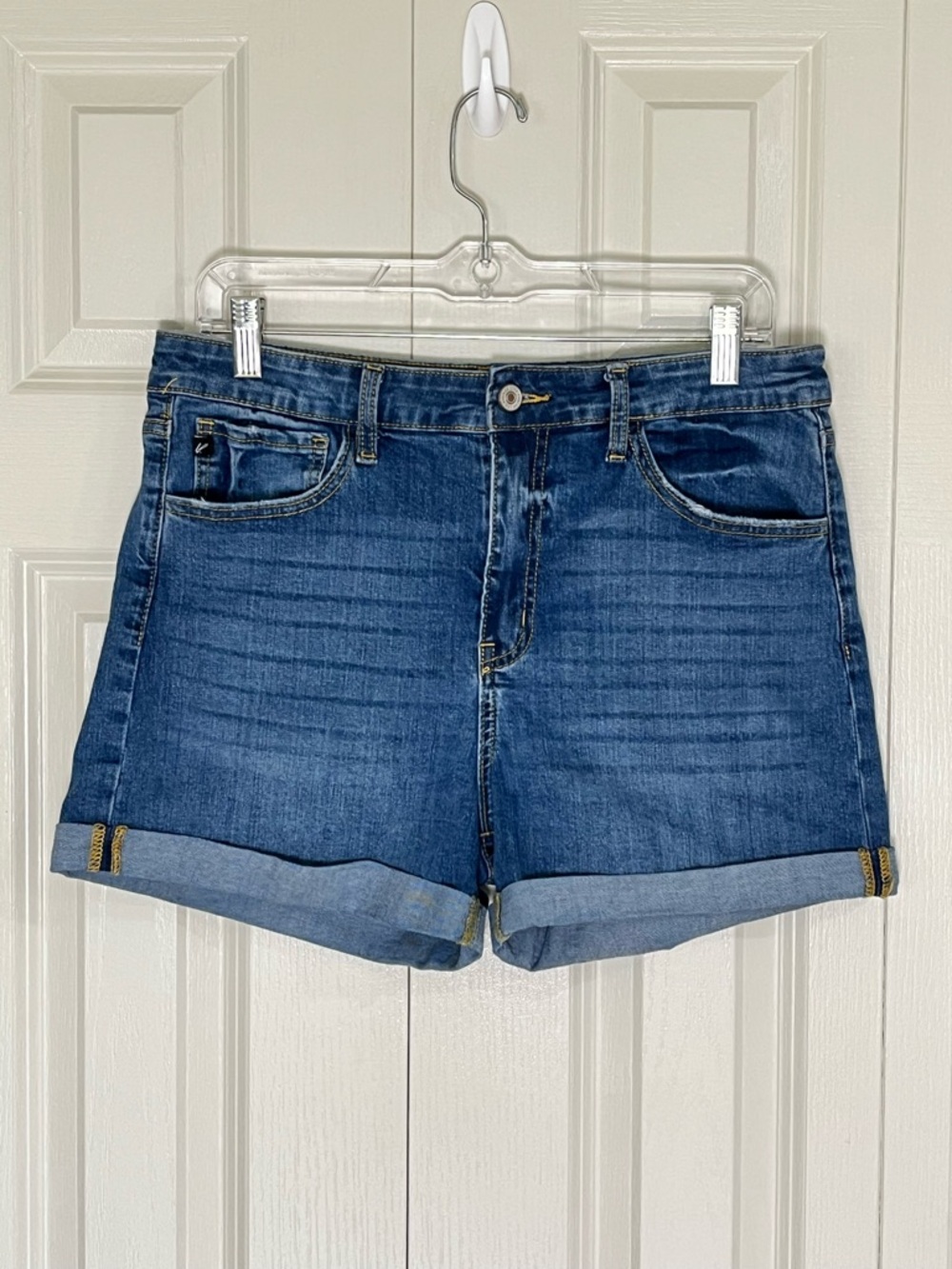 KanCan Estilo Medium Blue Cuffed Denim Shorts  Whiskering Size 11
